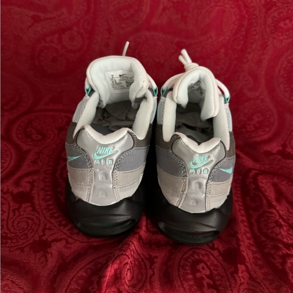 Nike Air Max 95 in Gray and Mint - Picture 2 of 3